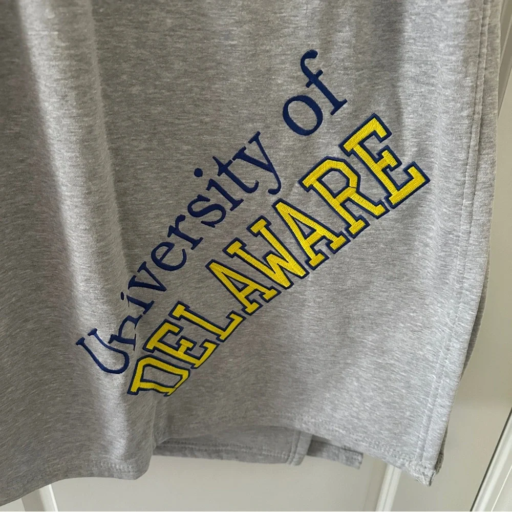 University of Delaware Embroidered Olivia Gray Sweatshirt Blanket Blue Hens